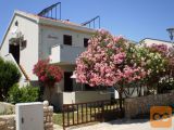 PAG-POVLJANA APARTMAJI ŠTRUKELJ,70-100 met.do plaže