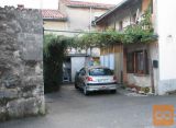 Komen okolica 100 m2 Vrstna