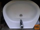 umivalnik velik za kopalnico in majhen za wc, bele barve