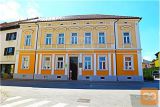 PRODAMO POSLOVNO STAVBO »SODIŠČE« Z ZEMLJIŠČI