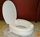 Univerzalni toaletni WC nastavek povišica, s pokrovom