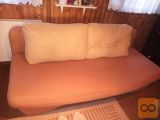 prodam trosed marelične barve, velikost 200 x 90 cm,